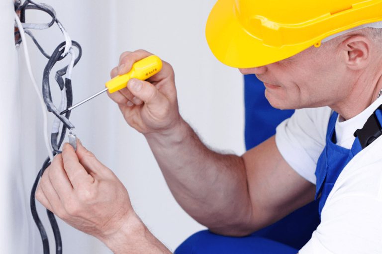Ilustrație pentru Ce faci când rămâi fără curent? Ghid pentru situații de urgență electrică