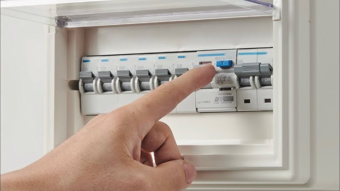 Ilustrație pentru De ce sare siguranța la tabloul electric și ce trebuie verificat - Electro Octavian